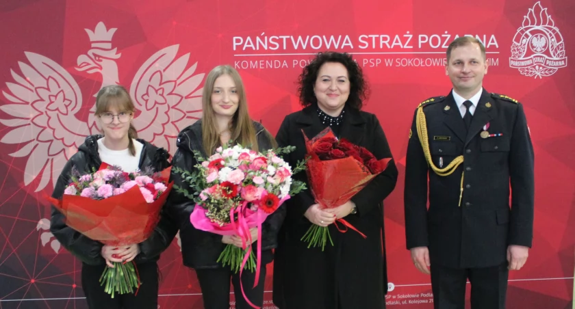 Paweł Dmowski z żoną i córkami