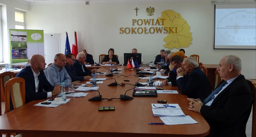 Sesja Rady powiatu Sokołowskiego. 7 kwietnia wybierzemy 17 radnych.