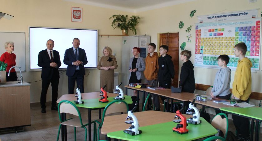 W szkole w Jabłonnie Lackiej otwarto nowoczesną ekopracownię