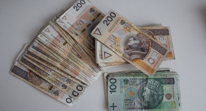 Oszukał ją fałszywy pracownik banku, straciła 18 tysięcy złotych