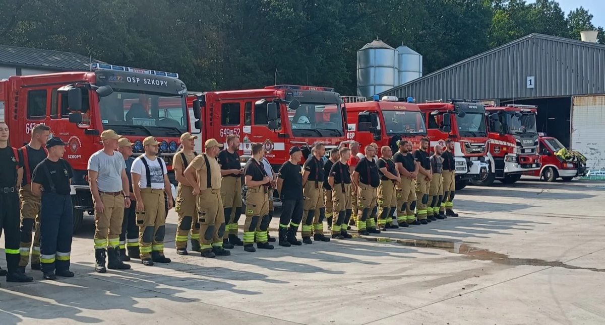 Straż pożarna, Strażacy ćwiczyli nietypowym miejscu - zdjęcie, fotografia