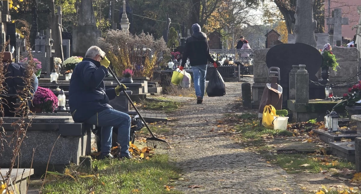 Sokołowska policja: nie dajmy się okraść na cmentarzu!