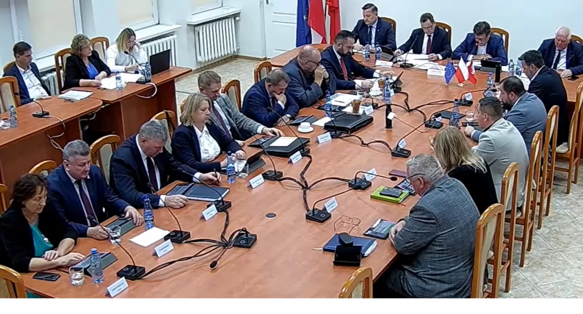 Powiat wyemituje obligacje na 7 mln zł. Przeważył głos Marcina Pasika, który... nie może być radnym!