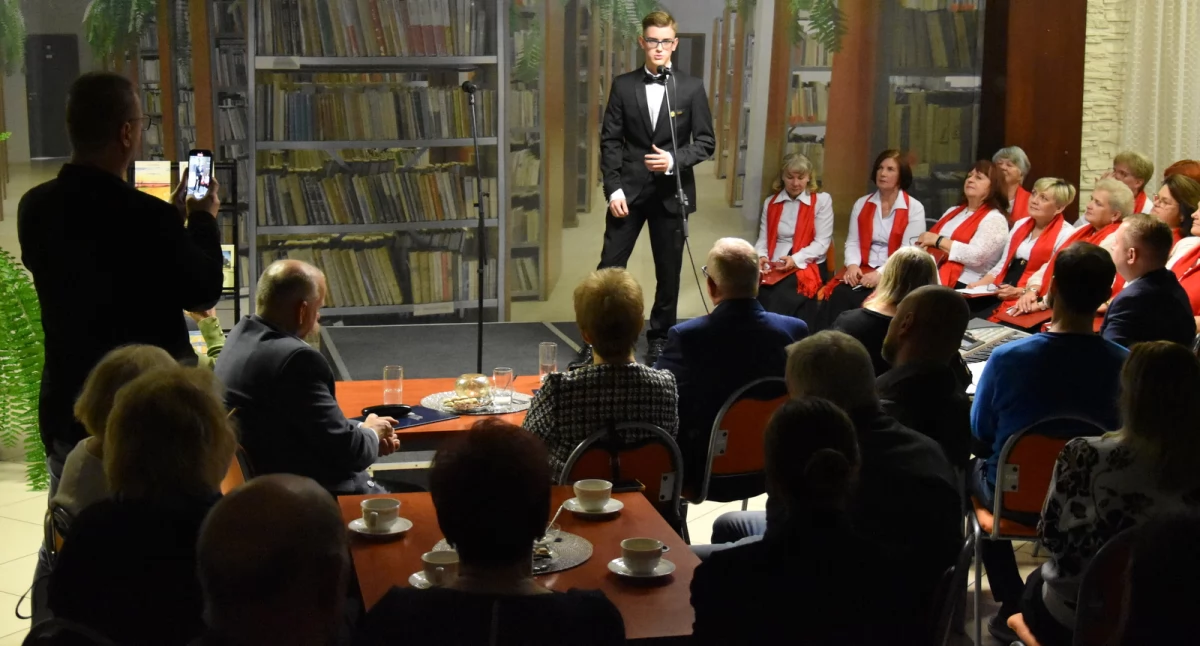 "Nasze życie przeminie też, przeminie moi mili i dobrze będzie, gdy wspomną nas w jakiejś szczególnej chwili”