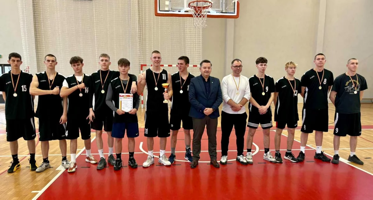 Koszykówka, Koszykarze „Szarej” mistrzami powiatu sokołowskiego - zdjęcie, fotografia