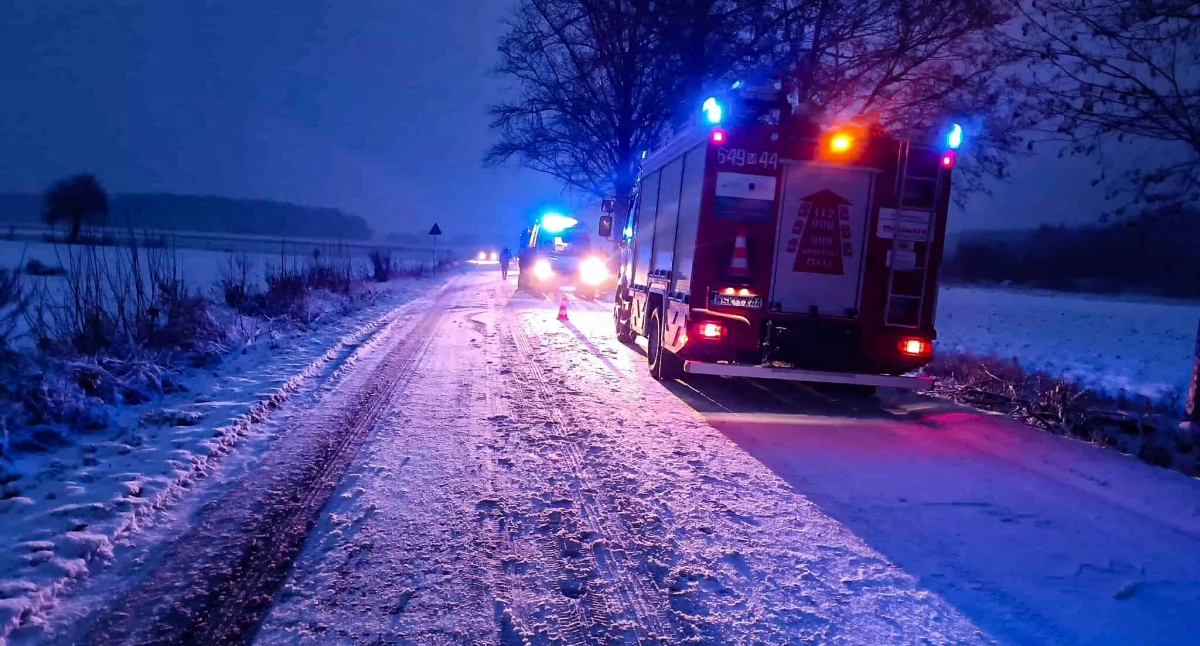 Niedzielny atak zimy w powiecie: trzy osoby trafiły do szpitala