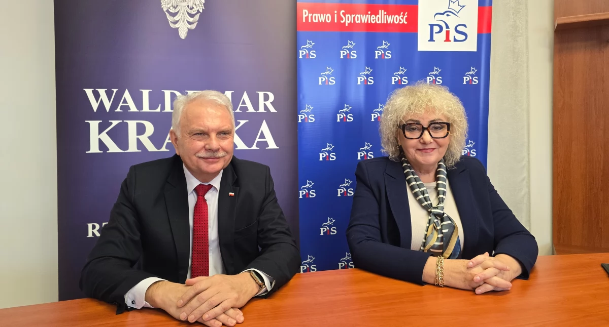 Polityka, Parlamentarzyści władzach miasta Sokołów reality zastępuje ciężką pracę lokalnej społeczności - zdjęcie, fotografia