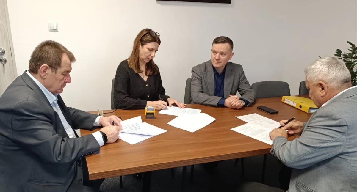 Inwestycje, Kosów Lacki Podpisano kolejną umowę budowę kanalizacji - zdjęcie, fotografia