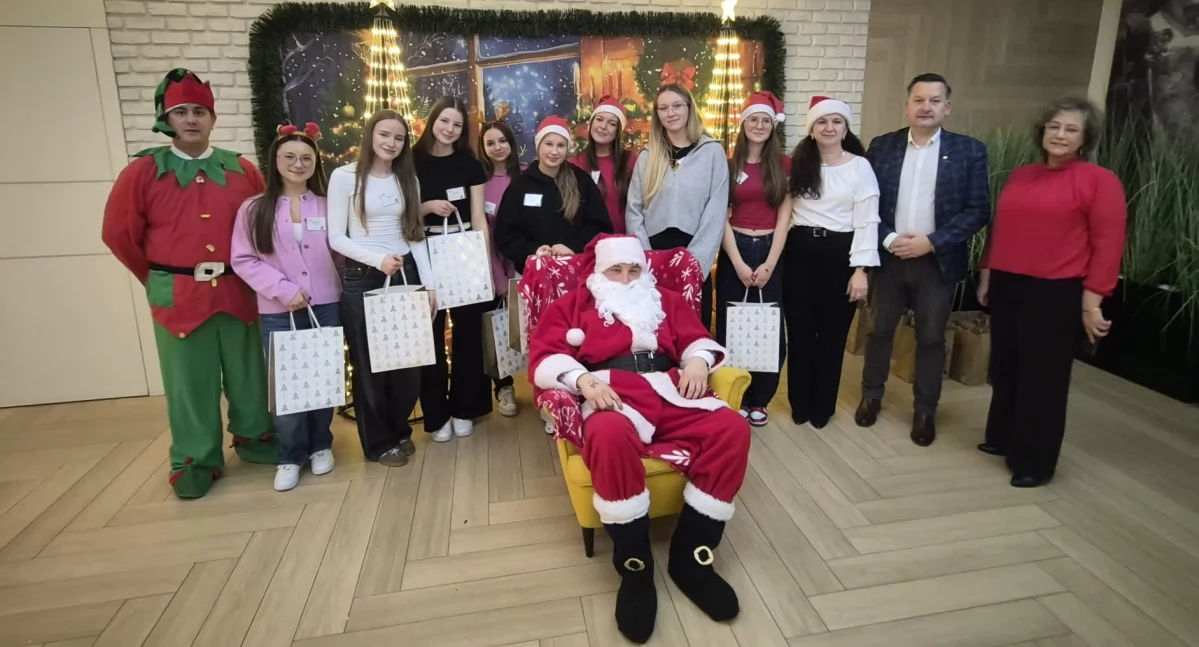 Interwencje i pomoc, rolę Mikołaja wcielili członkowie zarządu powiatu - zdjęcie, fotografia