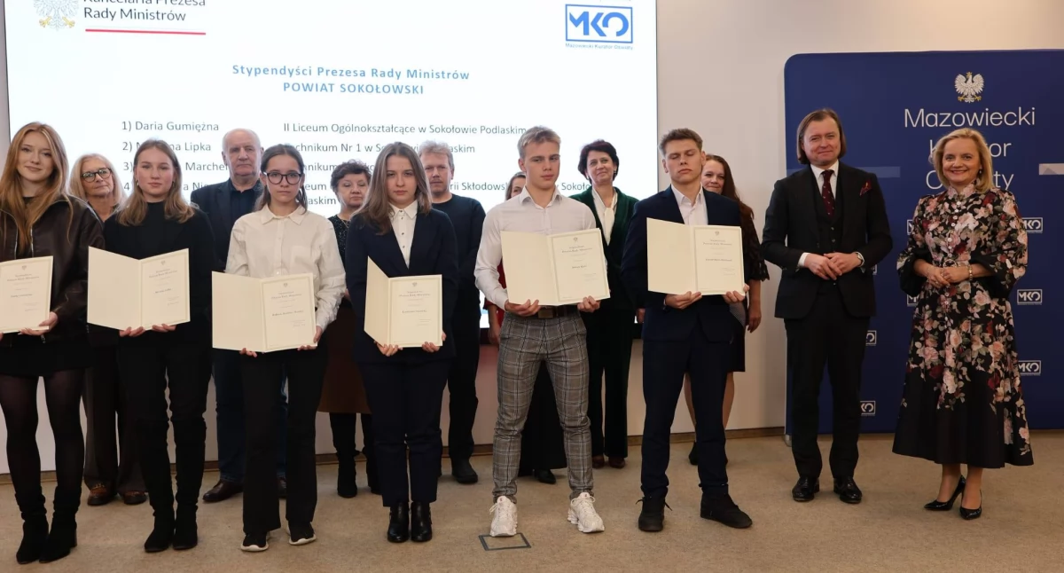 Edukacja, Sześcioro uczniów powiatu sokołowskiego odebrało Stypendia Prezesa Ministrów - zdjęcie, fotografia