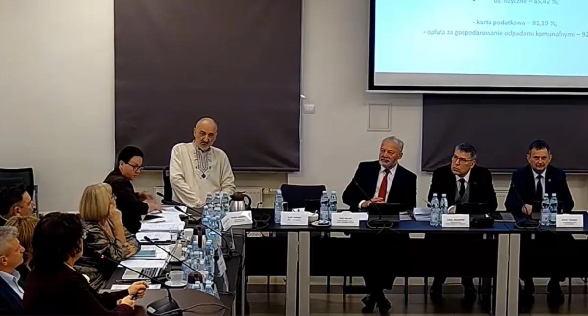 Sprawy urzędowe, Miejska sesja skrócie było głosowania odwołaniem Marka Landzberga było „tureckie kazanie” - zdjęcie, fotografia