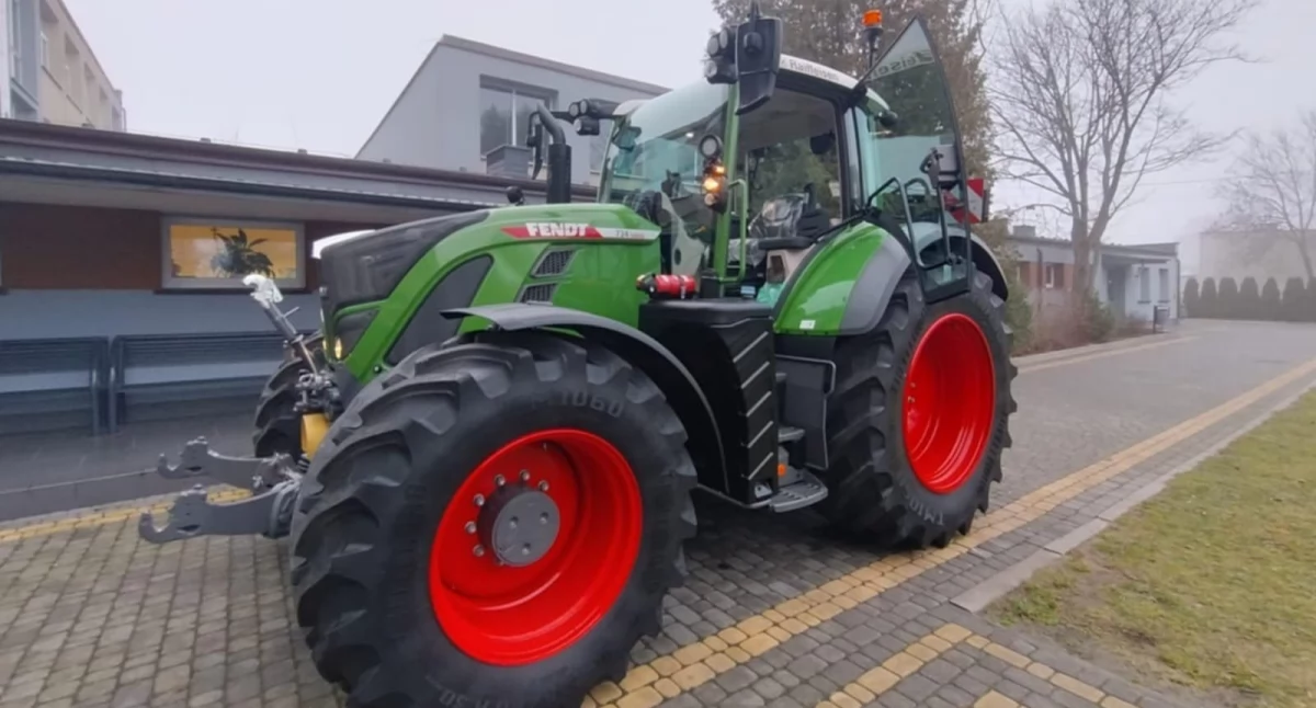 Edukacja, Uczniowie sokołowskiego „Rolnika” mają pojazdy sprzęt - zdjęcie, fotografia