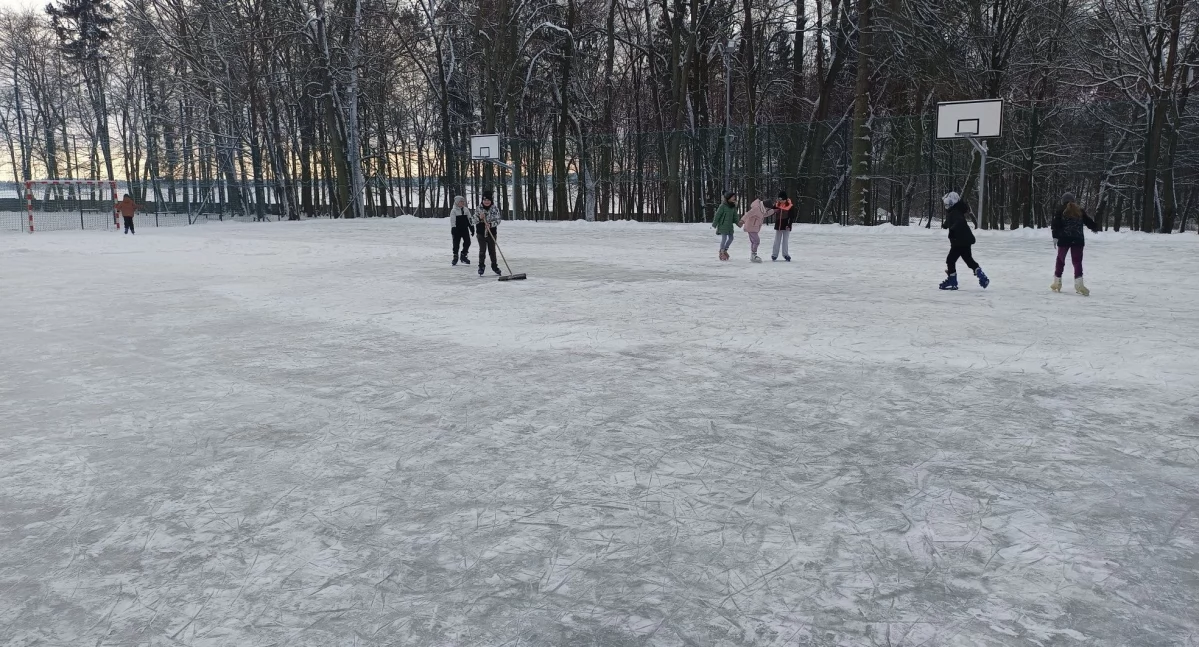 Atrakcje - Ciekawostki - Rekreacja, Ceranowie ferie przygotowano lodowisko! - zdjęcie, fotografia