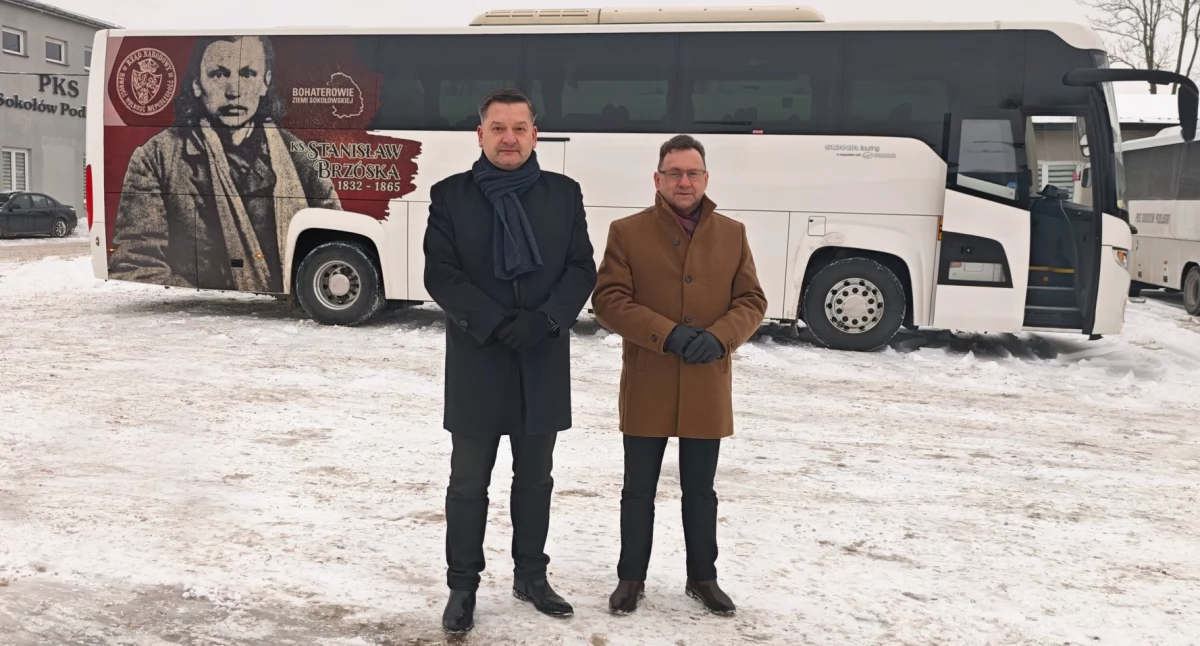 Atrakcje - Ciekawostki - Rekreacja, Autobusy Sokołów promują historię Pierwszy wyjechał trasy - zdjęcie, fotografia