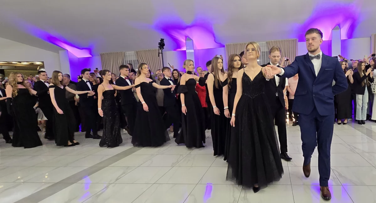 Edukacja, dorosłość tanecznym krokiem studniówka Liceum Sokołowie Podlaskim - zdjęcie, fotografia