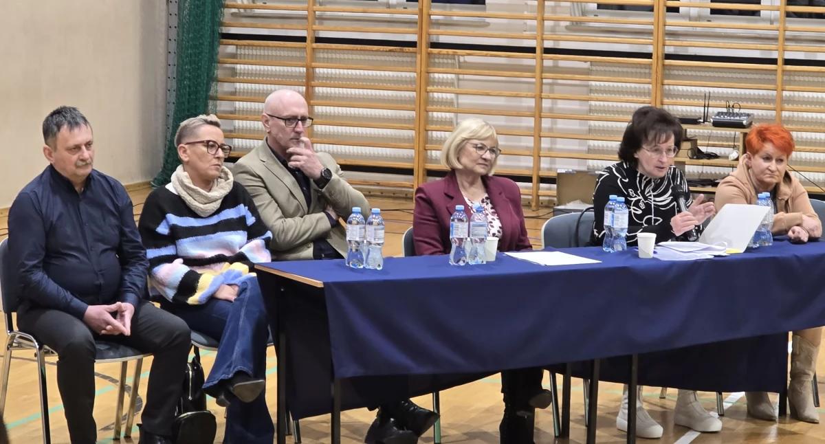 Edukacja, Rodzice „Trójki” obronie szkoły Dyskutowali reorganizacji oświaty władzami miasta - zdjęcie, fotografia