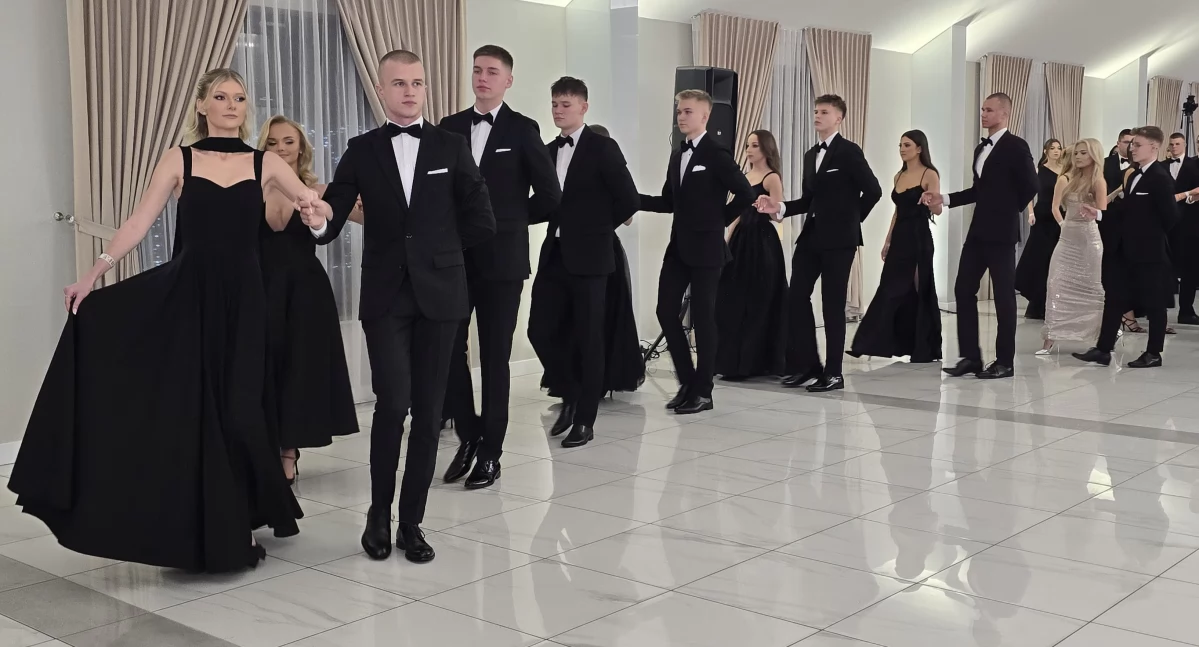 Edukacja, Gracji elegancja spotkała marzeniem studniówka Liceum Salezjańskiego - zdjęcie, fotografia