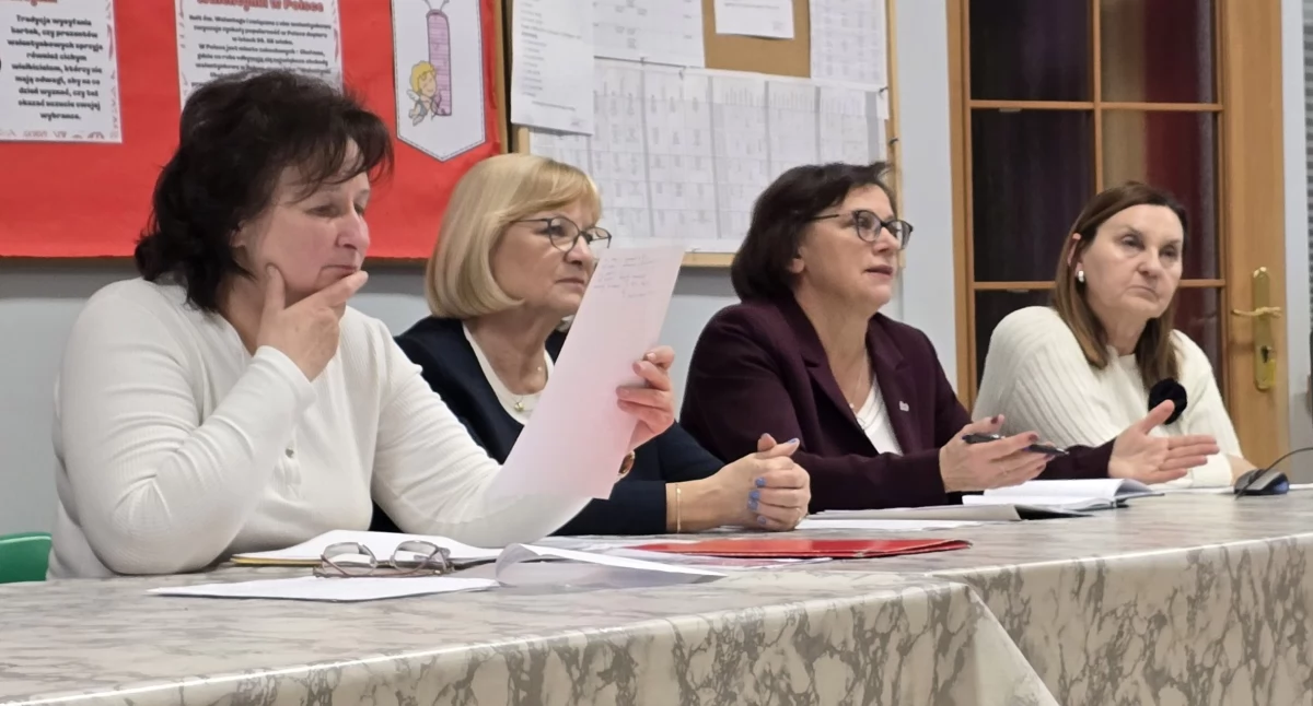 Edukacja, Burmistrz Iwona Kublik spotkała rodzicami „Trójki” - zdjęcie, fotografia