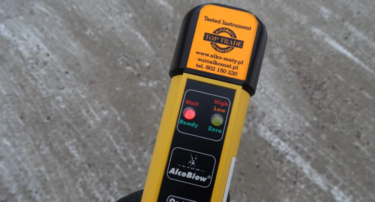 Kronika kryminalna, latka kierująca Nissanem wydmuchała promila - zdjęcie, fotografia