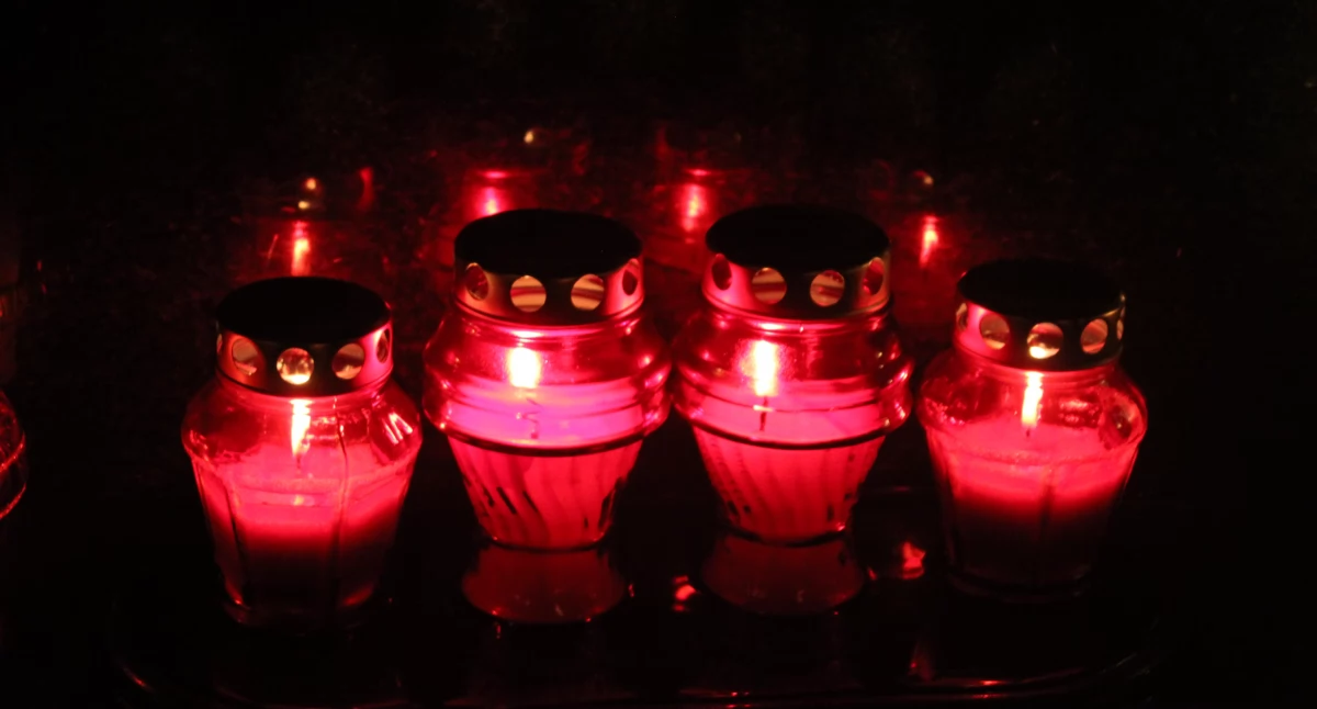 Ludzie, Odeszli lutego) - zdjęcie, fotografia