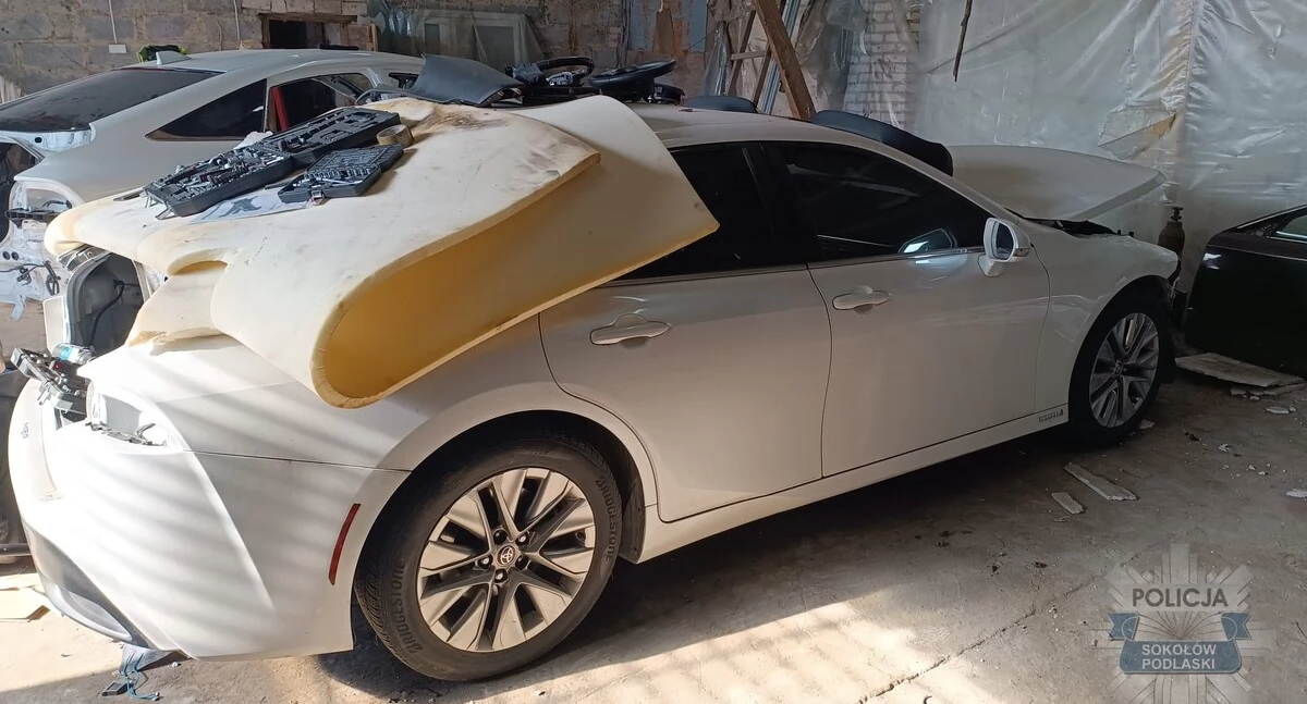 Kronika kryminalna, Panowie Wołomina Toyoty dziupli samochodowej Sokołowem - zdjęcie, fotografia