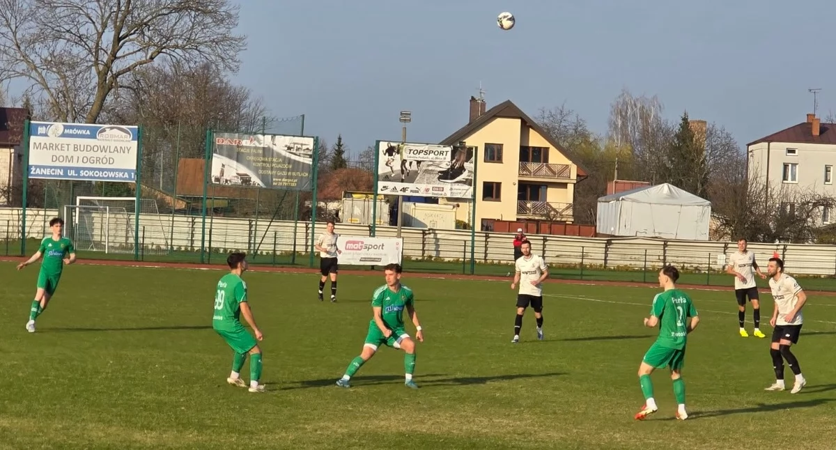 Piłka nożna, Podlasie Sokołów Podlaski wygrana dała naszym pozycję wicelidera! - zdjęcie, fotografia