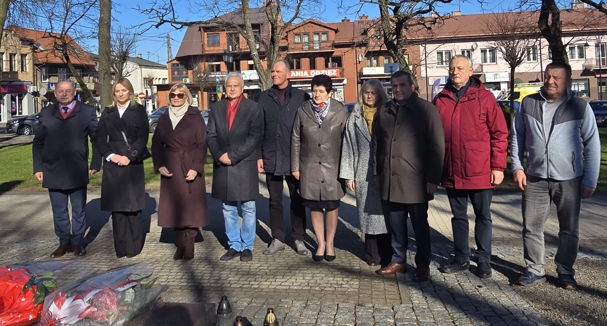 Święta i obchody, Sokołowie Podlaskim oddano hołd ofiarom katastrofy smoleńskiej - zdjęcie, fotografia