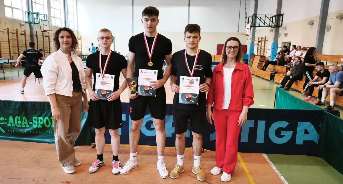 Inne dyscypliny, Spędzili niedzielę stole paletkami - zdjęcie, fotografia