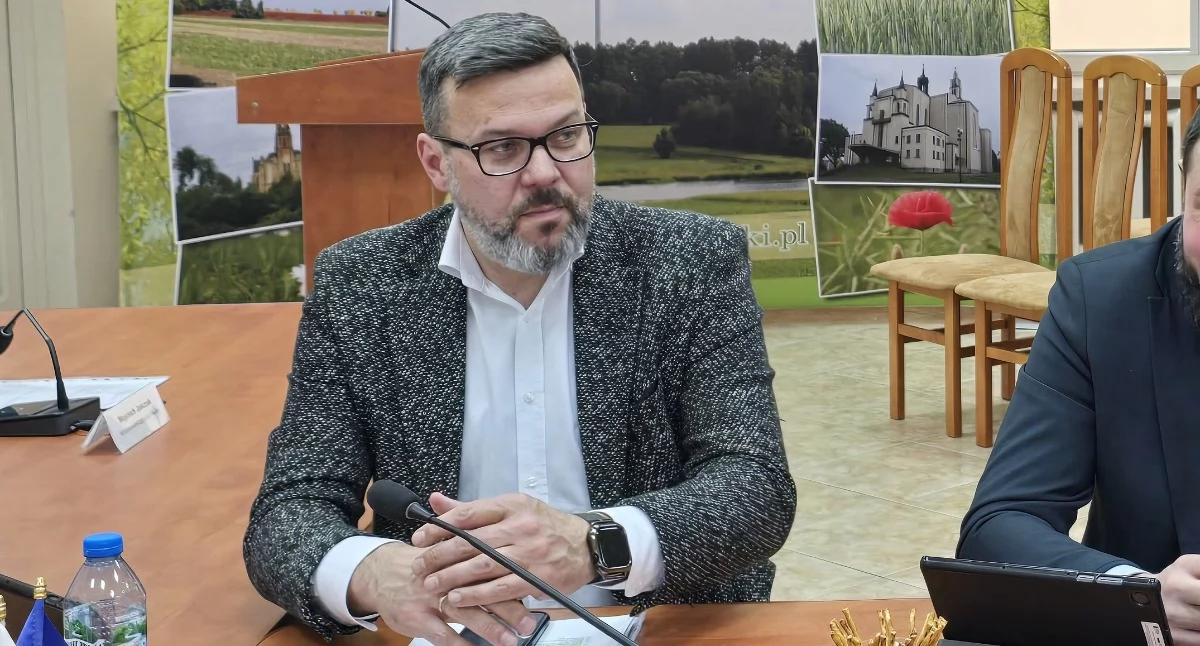 Radni i rady samorządowe, Wojewoda wygasił mandat radnego Marcina Pasika wynika - zdjęcie, fotografia