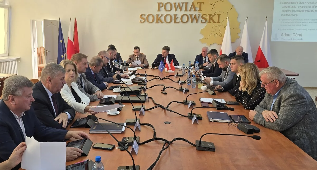 Radni i rady samorządowe, poniedziałek sesja Powiatu Sokołowskiego gorące tematy - zdjęcie, fotografia