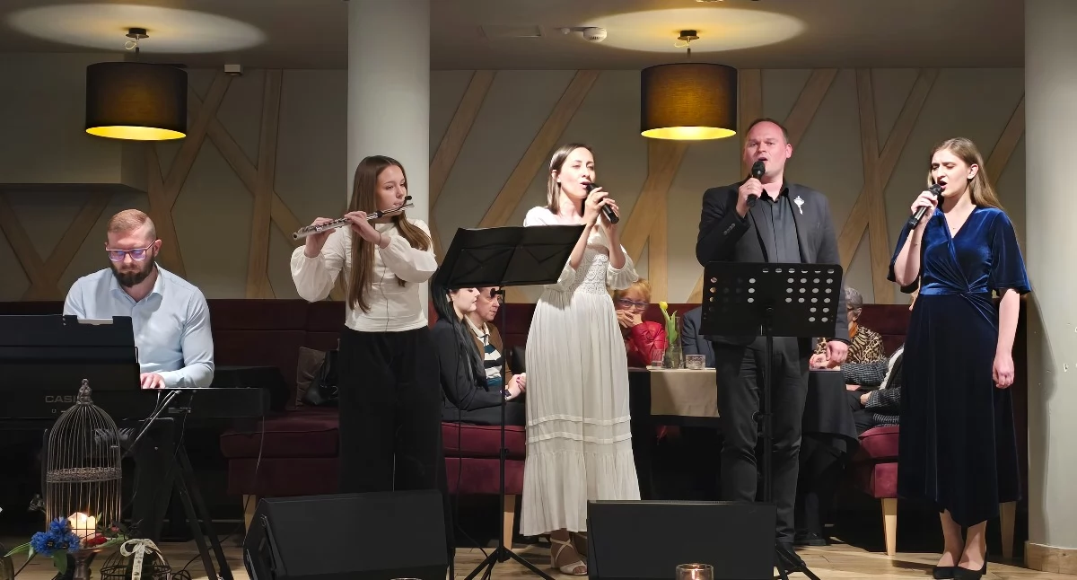Imprezy, Sokołów Podlaski Poezja muzyka rozmowy kulturze kremówki Barka rocznicę urodzin Pawła - zdjęcie, fotografia