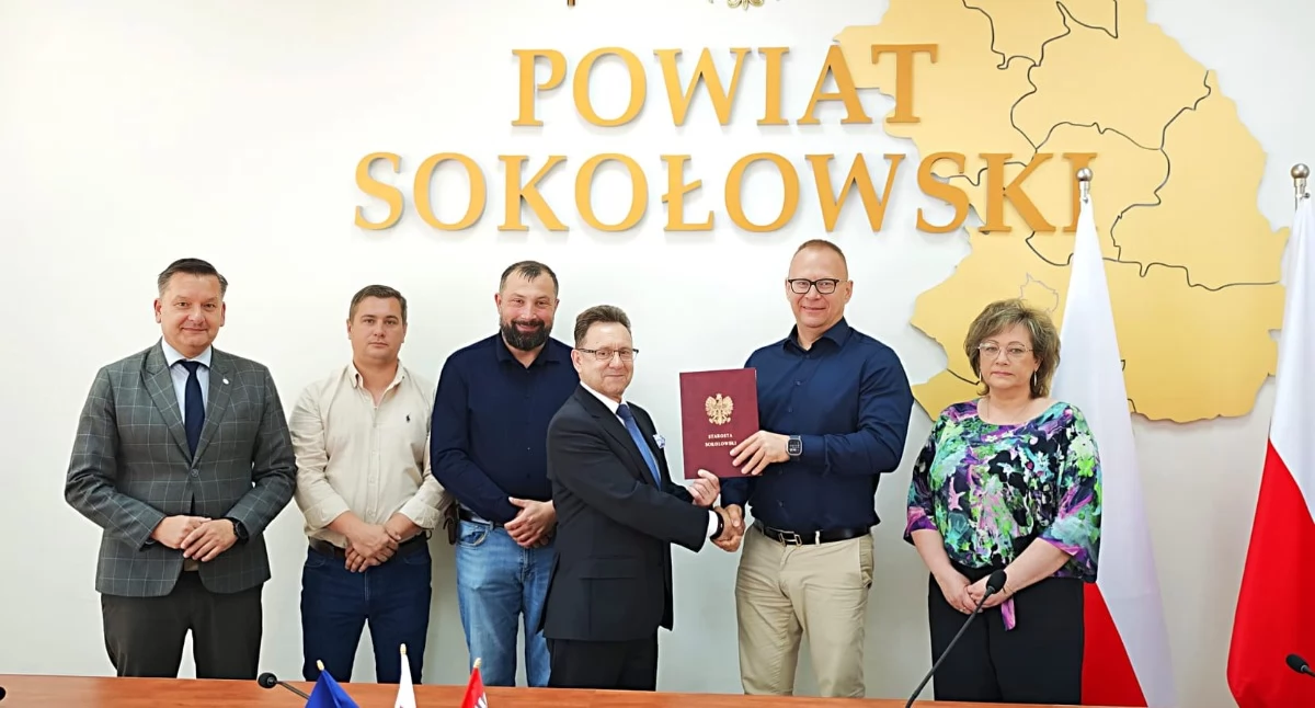 Inwestycje, Powiat sokołowski podpisał umowę dokończenie remontu „nadbużanki” - zdjęcie, fotografia