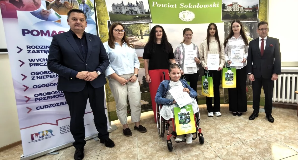 Edukacja, Uczniowie całego powiatu nagrodzeni konkursie - zdjęcie, fotografia