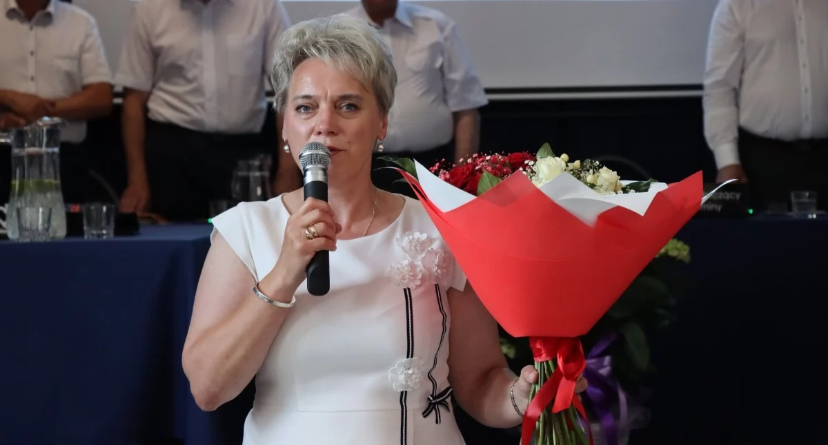 Radni i rady samorządowe, Wójt Apolonia Stasiuk wotum zaufania absolutorium! „Wytężona praca przynosi efekty” - zdjęcie, fotografia