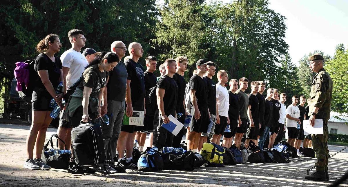 Bezpieczeństwo, kamaszach Blisko ochotników rozpoczęło „Wakacje WOT” - zdjęcie, fotografia