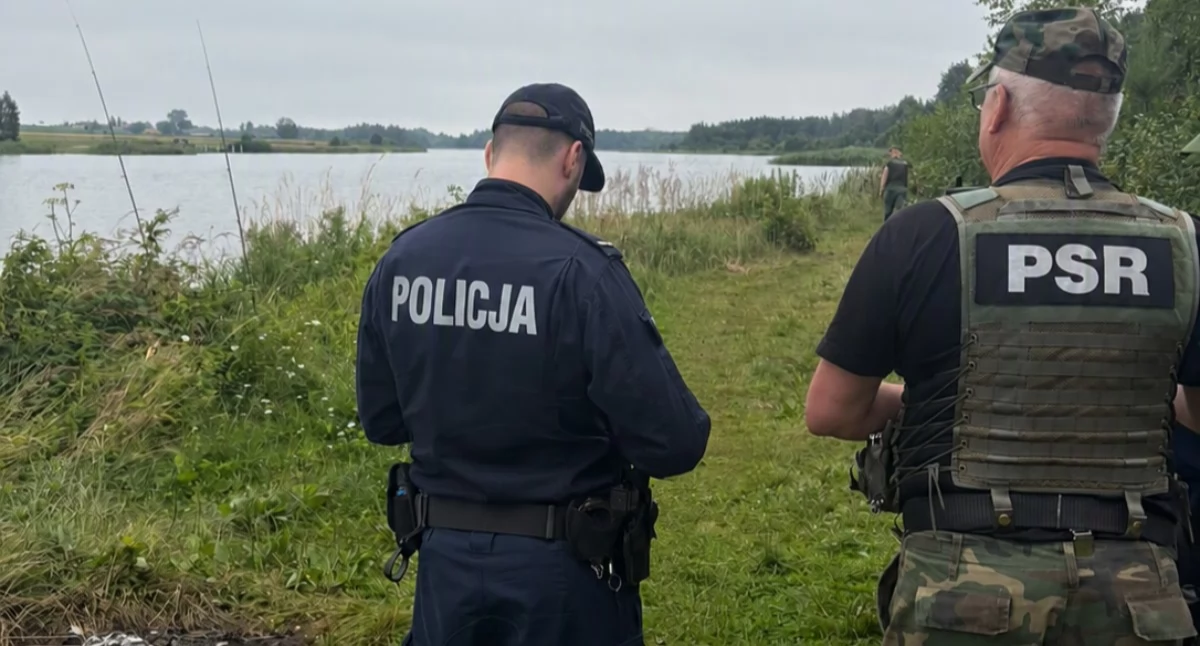Interwencje i pomoc, Zalewem Niewiadoma mundurowi wzięli lupę wędkarzy - zdjęcie, fotografia