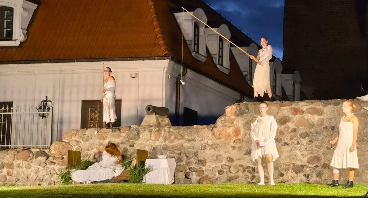 Imprezy, Zamek Liwie stolicą teatru Festiwal Teatralny plenerze zakończony sukcesem - zdjęcie, fotografia