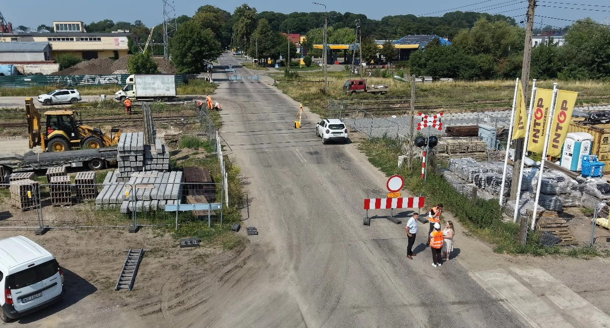 Inwestycje, Kolej zakończyła remont jednego przejazdu bierze kolejny - zdjęcie, fotografia