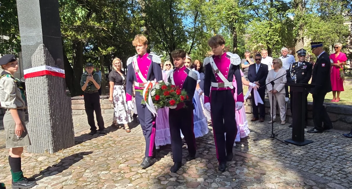 Przedstawiciele ZPiT Sokołowianie w historycznych strojach
