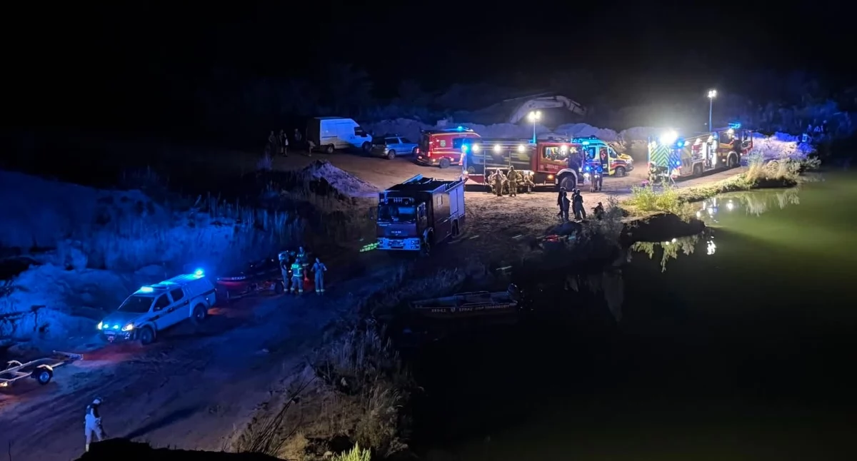 Straż pożarna, Sokołowscy nurkowie szukali ciała mężczyzny który utonął żwirowni - zdjęcie, fotografia