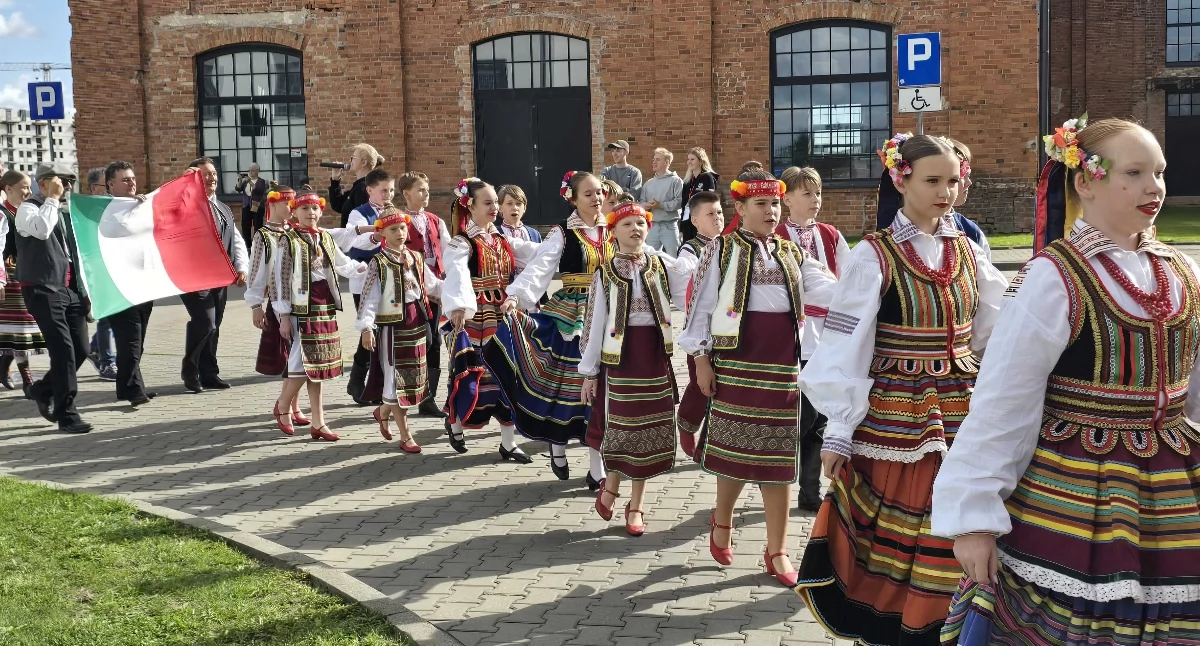 Imprezy, „Polonez folklorem” przeszedł ulicami Sokołowa Podlaskiego [FOTOGALERIA FILM] - zdjęcie, fotografia