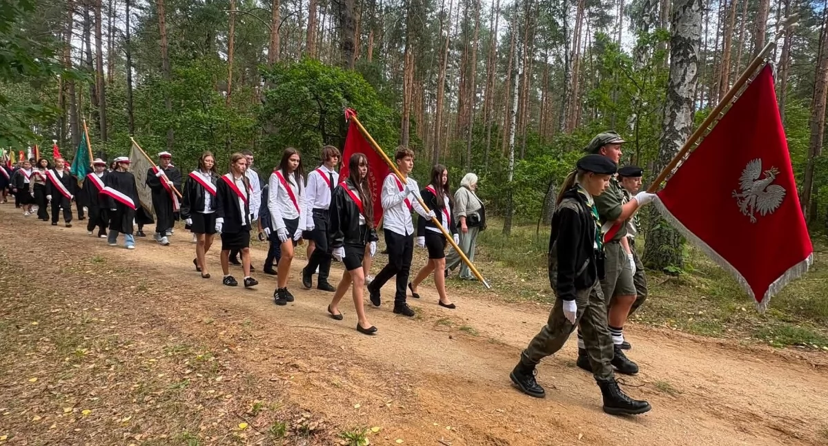 Święta i obchody, Oddali hołd zamordowanym więzionym Treblince - zdjęcie, fotografia