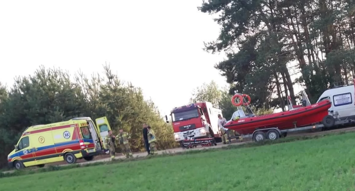 Kronika kryminalna, Tragedia podczas kąpieli żwirowni Hilarowie Nurek wyciągnął latka chłopak przeżył - zdjęcie, fotografia