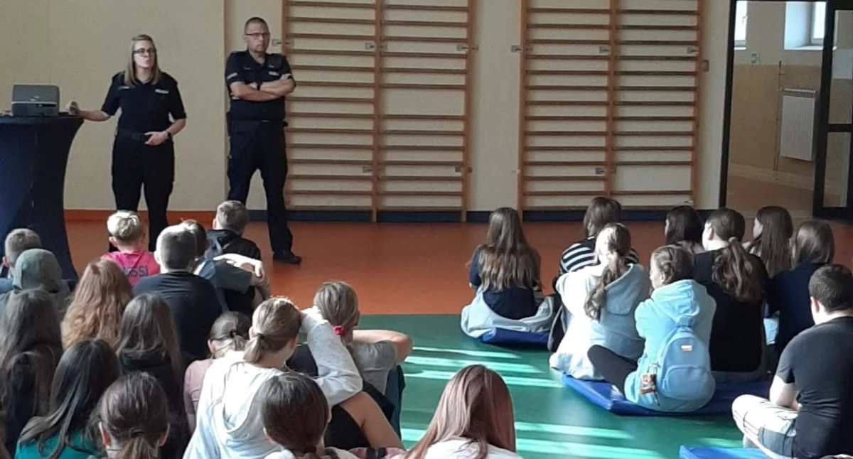 Bezpieczeństwo, Sokołowscy policjanci mają pracowity początek szkolnego - zdjęcie, fotografia