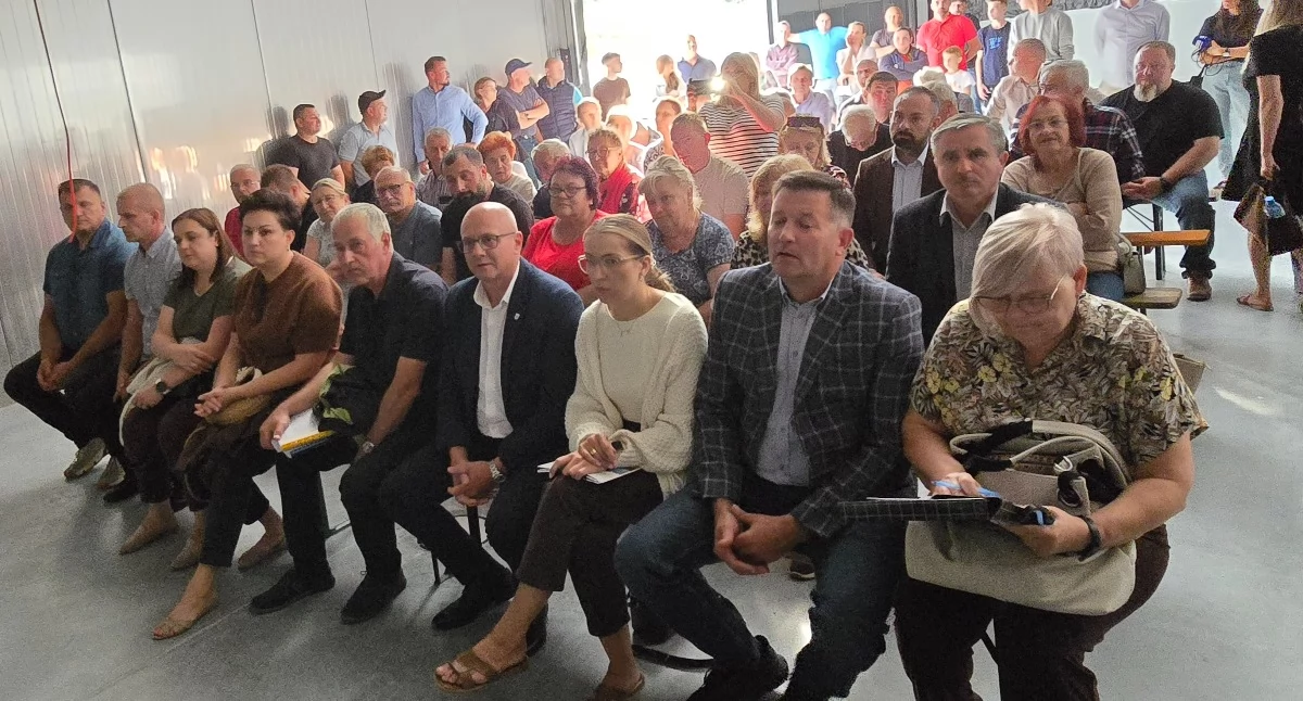 Zebranie z mieszkańcami Grochowa 3 września. Inwestor nie wyraził wówczas zgody mediom na robienie zdjęć budynków w zakładzie.