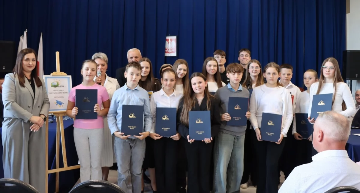 Edukacja, Uczniowie gminy Repki odebrali stypendia - zdjęcie, fotografia