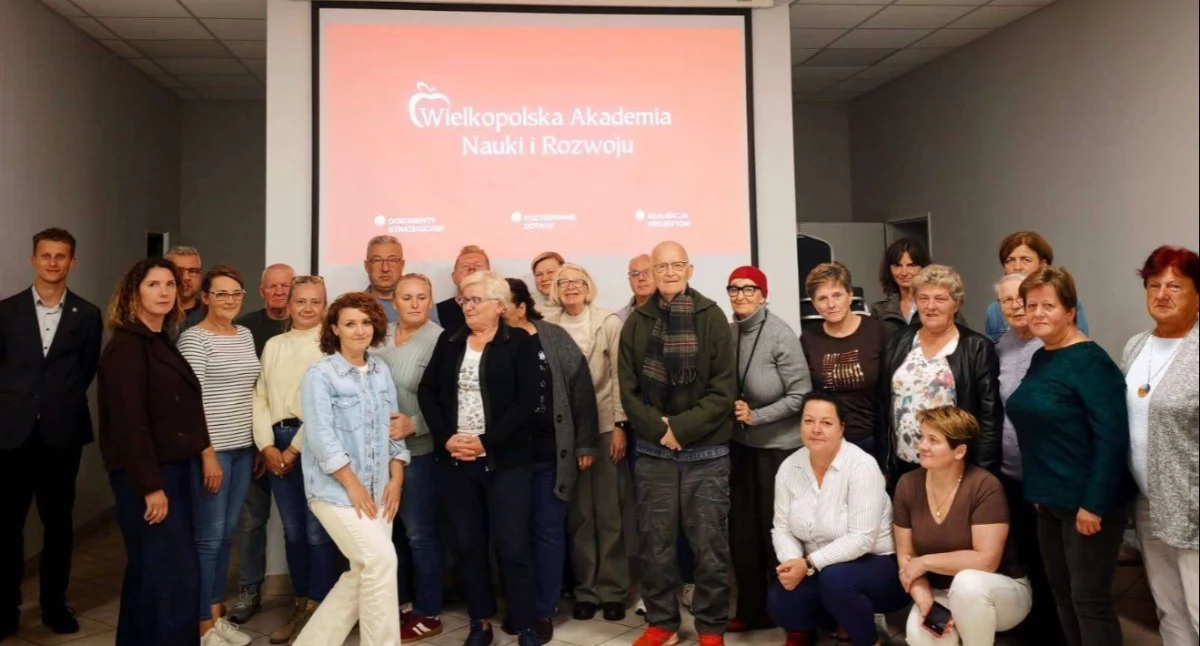 Interwencje i pomoc, Sabnie budują Centrum Usług Społecznych razem mieszkańcami - zdjęcie, fotografia
