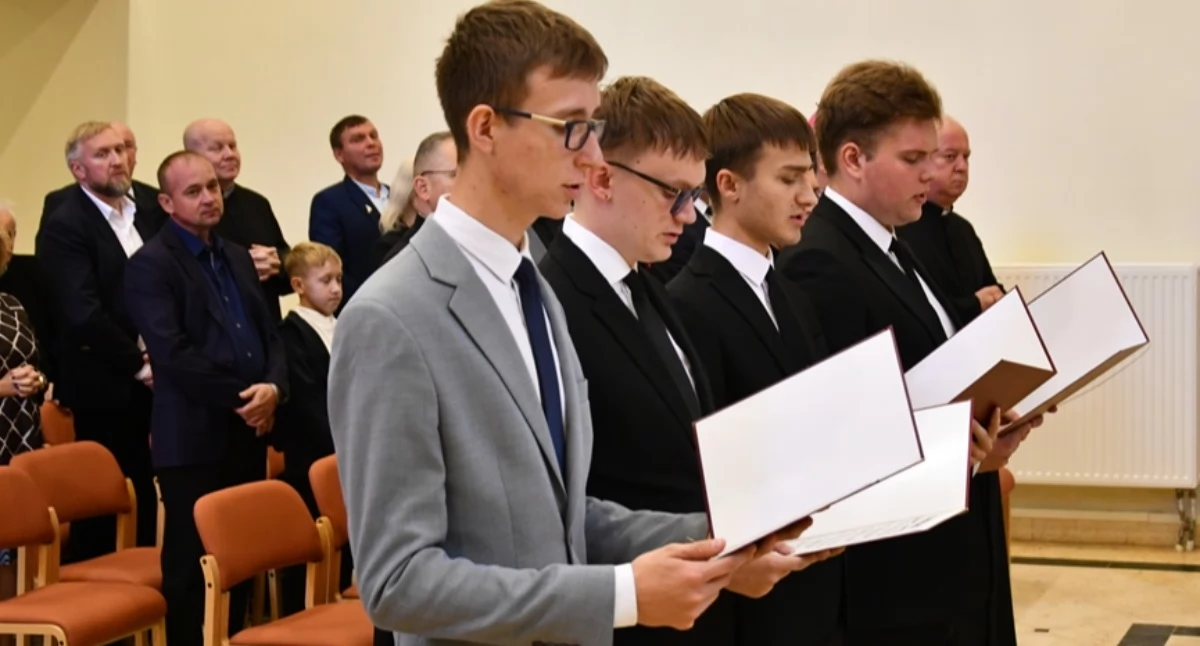 Ludzie, Czterech kleryków rozpoczęło studia Seminarium Drohiczynie Jeden pochodzi powiatu sokołowskiego - zdjęcie, fotografia