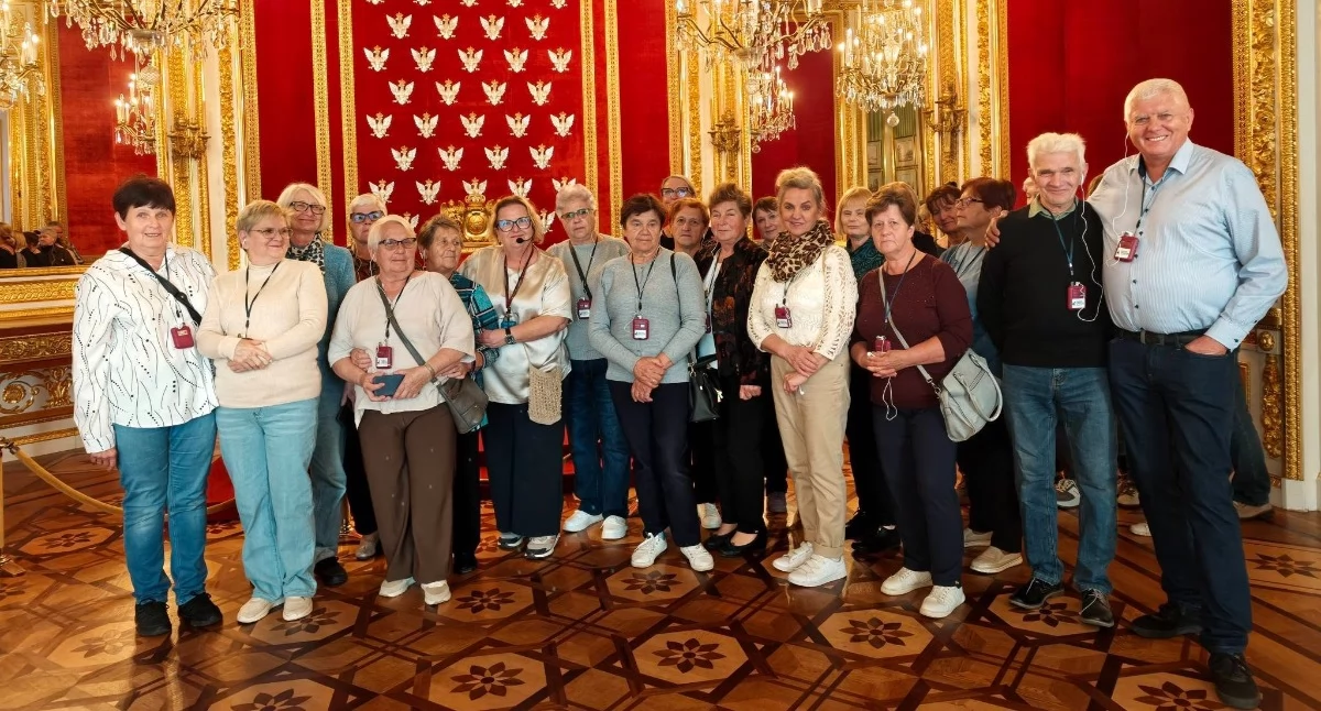 Atrakcje - Ciekawostki - Rekreacja, Seniorzy gminy Sabnie korzystają uroków złotej jesieni! - zdjęcie, fotografia