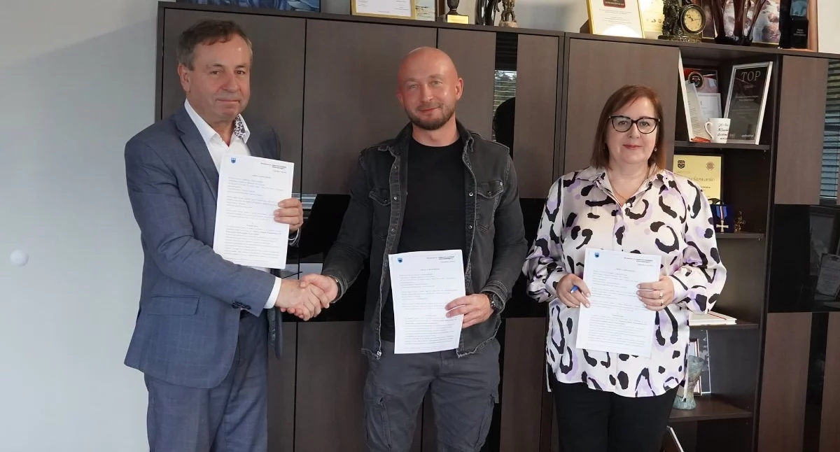 Inwestycje, umowa inwestycję Kowiesach wartą blisko - zdjęcie, fotografia